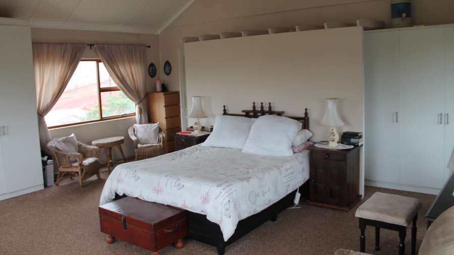 6 Bedroom Property for Sale in Napier Western Cape